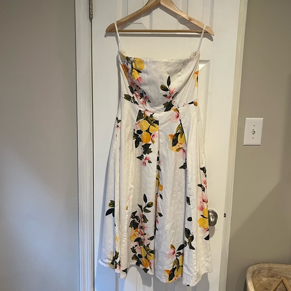Eva Mendes strapless dress